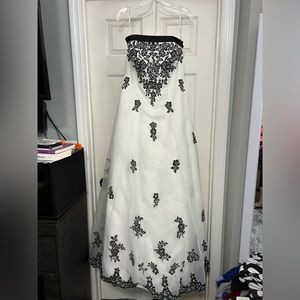 David’s Bridal Black/ivory gothic strapless wedding gown